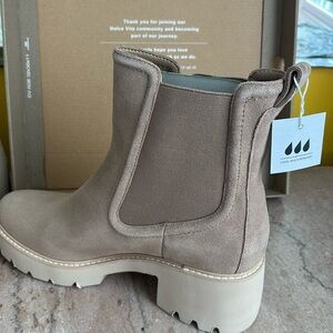 Dolce vita Hawk H2O mushroom suede boots size 10